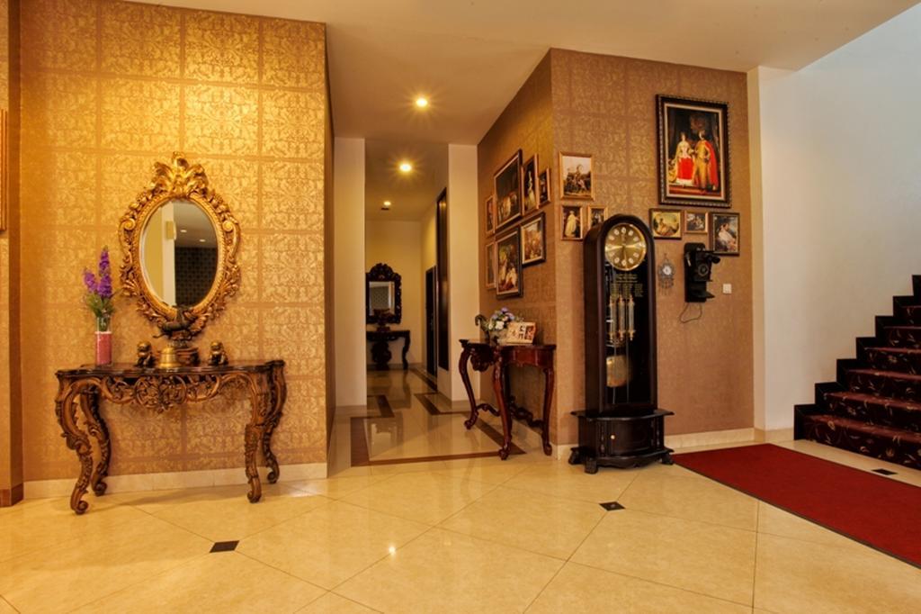 The Victoria Guesthouse Bandung Exterior photo