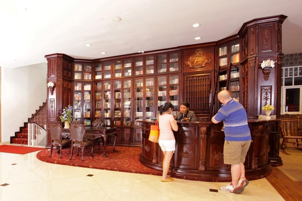 The Victoria Guesthouse Bandung Exterior photo