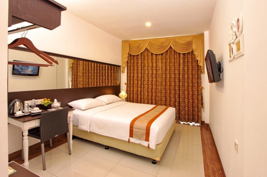 The Victoria Guesthouse Bandung Exterior photo
