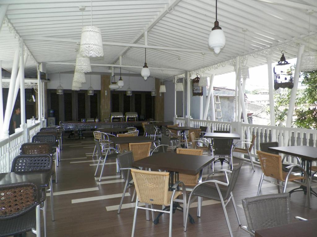 The Victoria Guesthouse Bandung Exterior photo